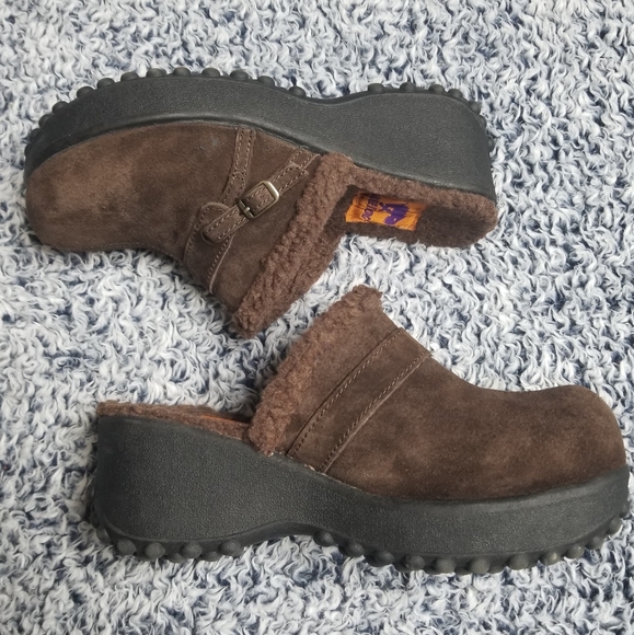 Rocket Dog Fuzzy Slip On Clogs - Picture 6 of 8